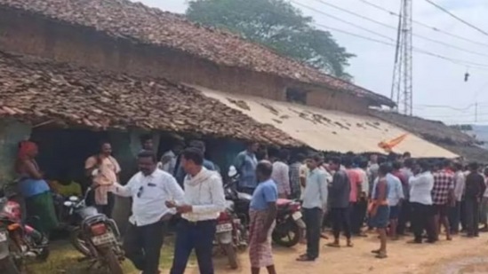 लग्नास नकार दिल्याने मुलीच्या संपूर्ण कुटूंबालाच संपवले