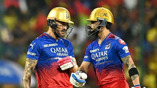 आरसीबीने ते करून दाखवले आहे, जे आजपर्यंत इतर कोणताही संघ करू शकला नाही. आरसीबी असा पहिलाच संघ बनला आहे, ज्याने पहिल्या ७ सामन्यांमध्ये फक्त १ विजय नोंदवला होता आणि नंतर प्लेऑफसाठी पात्र ठरला. आरसीबीने ते करून दाखवले आहे, जे आजपर्यंत इतर कोणताही संघ करू शकला नाही. आरसीबी असा पहिलाच संघ बनला आहे, ज्याने पहिल्या ७ सामन्यांमध्ये फक्त १ विजय नोंदवला होता आणि नंतर प्लेऑफसाठी पात्र ठरला.