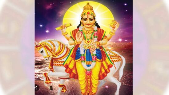 आज शुक्र आपली चाल बदलणार आहे. १४ मे रोजी सूर्यदेवाने वृषभ राशीत प्रवेश केला आहे. त्याच वेळी शुक्र देखील&nbsp;१९ मे रोजी वृषभ राशीत प्रवेश करणार आहे. शुक्र वृषभेत प्रवेश करताच शुक्रादित्य राजयोग तयार होईल. ग्रहांच्या संयोगामुळे शुभ योग आणि राजयोग तयार होतात.