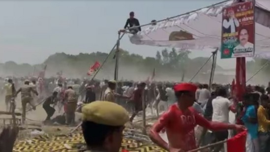 अखिलेश यांच्या रॅलीत कार्यकर्त्यांचा गोंधळ
