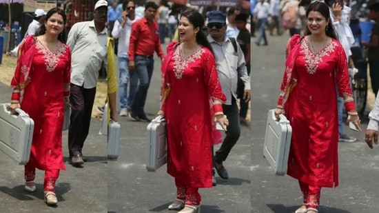 लाल ड्रेसमध्ये  EVM घेऊन जाणारी ही सुंदर मतदान अधिकारी कोण?