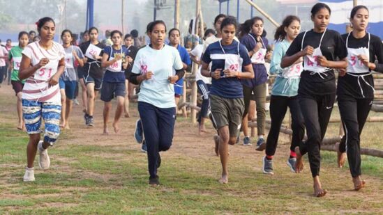 विरोधकांच्या टीकेच्या रडारवर असलेल्या अग्निपथ योजनेत मोठे बदल होण्याची शक्यता, सैन्याकडून सर्वेक्षण सुरू
