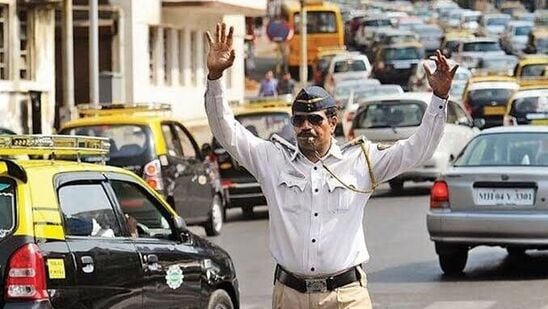 पुणे मेट्रोच्या कामासाठी गणेश खिंड मार्गावर वाहतुकीत मोठा बदल करण्यात आला आहे.