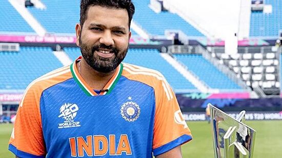 रोहित शर्मा- टीम इंडियाचा हिटमॅन रोहित शर्माने आयपीएल २०२४ मध्ये अपेक्षेप्रमाणे कामगिरी केली नसेल, पण त्याने हे सिद्ध केले आहे की तो एकहाती सामना फिरवू शकतो. हिटमॅन हा या फॉरमॅटमधील स्पेशालिस्ट खेळाडू असून तुफानी शतके झळकावण्यातही तो पटाईत आहे. रोहित शर्मा- टीम इंडियाचा हिटमॅन रोहित शर्माने आयपीएल २०२४ मध्ये अपेक्षेप्रमाणे कामगिरी केली नसेल, पण त्याने हे सिद्ध केले आहे की तो एकहाती सामना फिरवू शकतो. हिटमॅन हा या फॉरमॅटमधील स्पेशालिस्ट खेळाडू असून तुफानी शतके झळकावण्यातही तो पटाईत आहे.