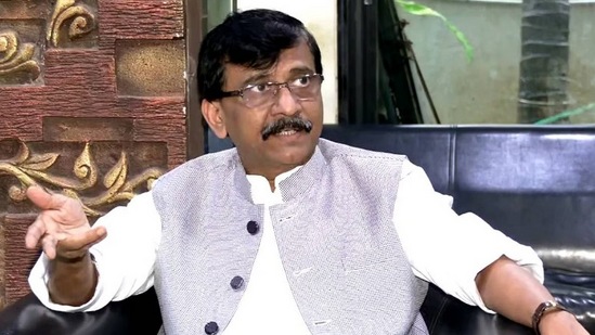 संजय राऊतांची निवडणूक आयोगावर टीका