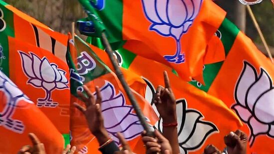  भाजपने जल्लोषासाठी आणलेले ढोलताशे परत पाठवल्याचा व्हिडिओ व्हायरल होत आहे.
