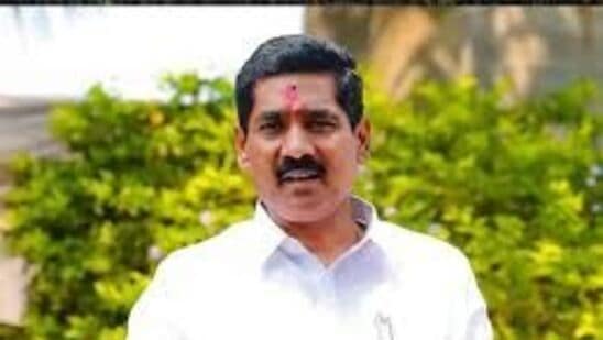 बजरंग सोनवणे हे मराठा आंदोलक मनोज जरांगे पाटील यांच्या भेटीला जात असतांना त्यांच्या गाडीला अपघात झाला.  