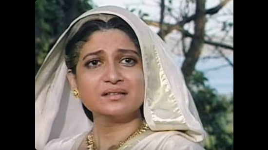 'महाभारत' केल्यानंतर नाजनीन फिल्म इंडस्ट्रीतून कुठे गायब झाली, हे कोणालाच माहीत नाही. आजघडीला ती जिवंत आहे की नाही, हेही कुणाला माहीत नाही. 'महाभारत' केल्यानंतर नाजनीन फिल्म इंडस्ट्रीतून कुठे गायब झाली, हे कोणालाच माहीत नाही. आजघडीला ती जिवंत आहे की नाही, हेही कुणाला माहीत नाही.