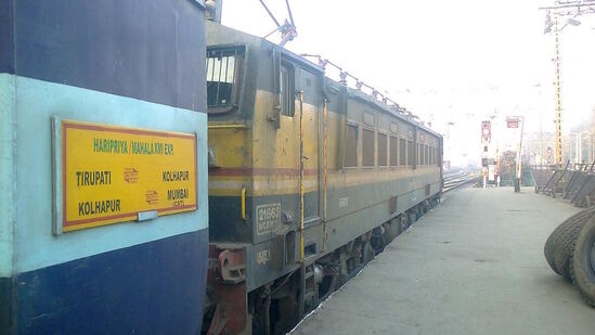  एका मुस्लिम महिलेने महालक्ष्मी एक्सप्रेसमध्ये एका मुलीला जन्म दिला. बाल सुखरूप असल्याने त्यांनी त्यांच्या मुलीचे नाव महालक्ष्मी ठेवण्याचा निर्णय घेतला आहे.