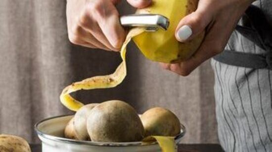 Potato intake: बटाटा वडा रोज खाण्याचे परिणाम