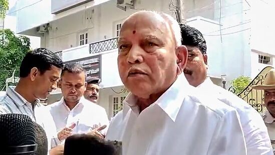 कर्नाटकचे माजी मुख्यमंत्री बी. एस. येडियुरप्पा यांच्या विरोधात अजामीनपात्र अटक वॉरंट, कोणत्याही क्षणी अटकेची शक्यता