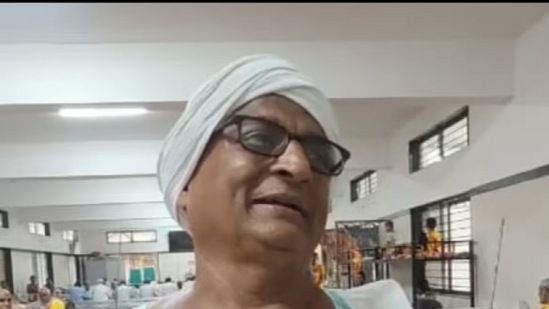 वयाच्या ६५ व्या वर्षात ३०५ मुले;