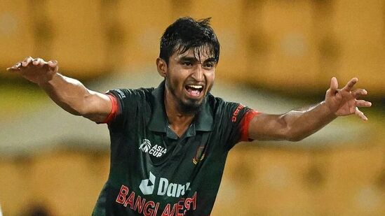Cricket Record : बांगलादेशच्या तंजीम हसन साकिबनं रचला इतिहास, एका सामन्यात टाकले सर्वाधिक डॉट बॉल