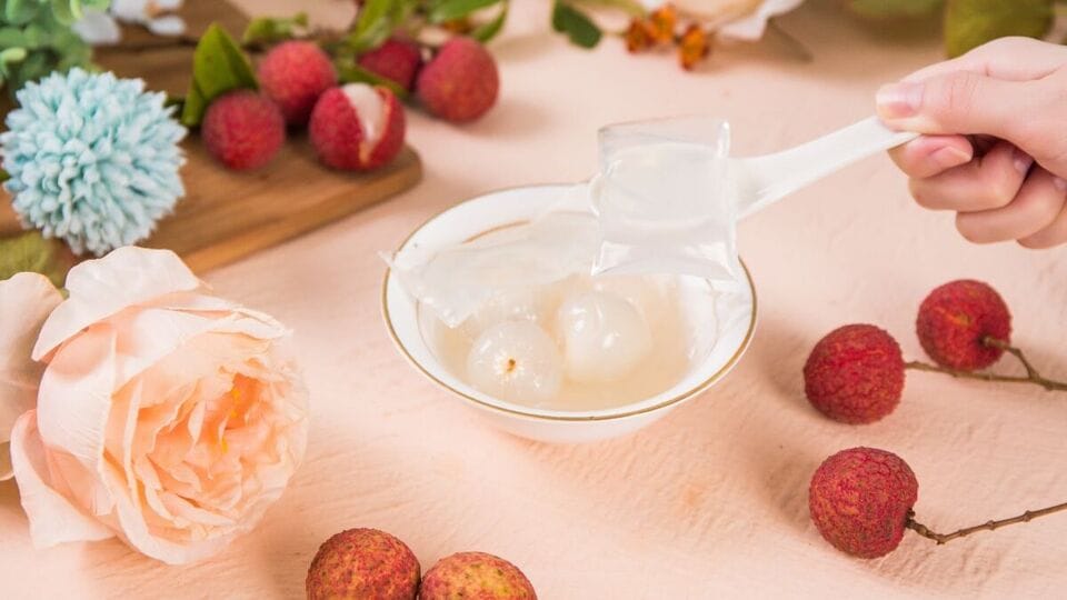 Ice Cream Recipe डेझर्टमध्ये बनवा टेस्टी आणि रिफ्रेशिंग लिची आईस्क्रीम