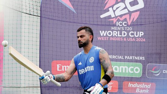 कोहली भारतातील सर्वात मौल्यवान सेलिब्रिटी, शाहरूख-रणवीर मागे पडले, विराटची ब्रँड व्हॅल्यू किती? पाहा