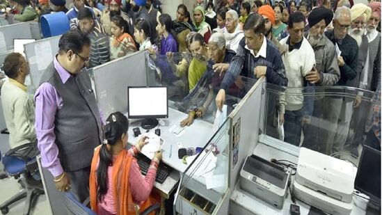 पंजाब नॅशनल बँकेच्या ग्राहकांसाठी महत्त्वाची बातमी! १ जुलैपासून ही बचत खाती बंद होणार