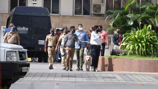 मुंबईतील ५० रुग्णालय, पालिका मुख्यालय महाविद्यालयांना बॉम्बने उडवण्याची धमकी; ईमेल करत दिला हल्याचा इशारा