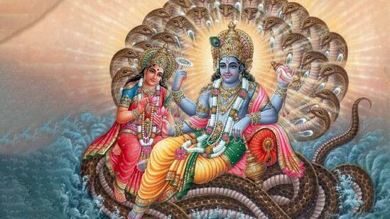 पौर्णिमा तिथी हिंदू धर्मात खूप खास मानली जाते. हा दिवस अत्यंत पवित्र आहे, या दिवशी भगवान विष्णूसह देवी लक्ष्मीची पूजा करण्याची प्रथा आहे. &nbsp;वर्शभरातून १२ पौर्णिमा साजरी केली जाते आणि त्यातील प्रत्येकाचे स्वतःचे वेगळे महत्व आहे. &nbsp;