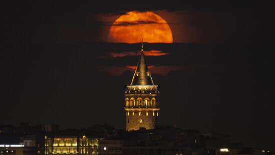 Strawberry Moon 2024 : ज्येष्ठ पौर्णिमेचा चंद्र खूपच खास, आकाशात आज दिसणार 'स्ट्रॉबेरी मून'