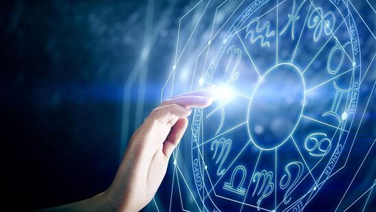 Today Horoscope 24 June 2024 : ऐंद्र योग आणि वणिज करण राहील. गुरू आणि हर्षलशी नवमपंचम योग घटीत होत असून, कसा राहील सोमवार! वाचा थोडक्यात राशीभविष्य!