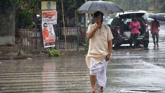 पुणे वेध शाळेने दिलेल्या माहितीनुसार आज पुण्यात काही तुरळक ठिकाणी पाऊस पडण्याची शक्यता आहे. तर घाट विभागात देखील जोरदार पाऊस पडण्याची शक्यता आहे. पुणे शहरसाठी यलो अलर्ट तर पुण्यातील घाट विभागासाठी ऑरेंज अलर्ट देण्यात आला आहे. &nbsp;