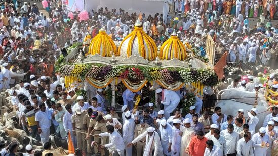 पालखी सोहळ्यानिमित्त आळंदीत बाहेरील वाहनांना प्रवेशबंदी; शनिवारी होणार प्रस्थान, अशी असेल वाहतूक