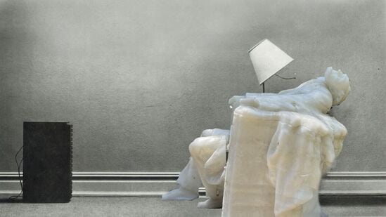 हे मेमोरियल कँप बार्कर या ठिकाणी आहे, जे सिविल वॉरच्या काळात दौर का रिफ्यूजी कँप होते. येथे आधी आफ्रीकी-अमेरिकी लोक शरणार्थी होते. आता या ठिकाणी एलिमेंट्री स्कूल आहे. हे पहिल्यांदाच घडले नाही की, पुतळा वितळला आहे. या मूर्ती अनेकदा मेणबत्तींचे कामही करतात. याच्या आधीच्या पुतळ्यात जवळपास १०० मेणबत्ती होत्या. ज्या पेटवल्यानंतर पुतळा वितळला होता.