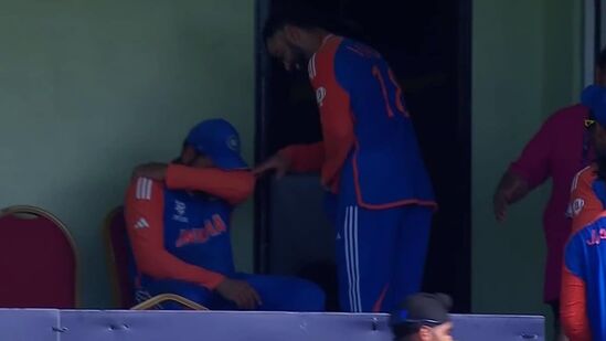 Rohit Sharma : टीम इंडिया फायनलमध्ये पोहोचल्यानंतर रोहित शर्मा ढसाढसा रडला? खरं काय? व्हायरल व्हिडिओचे सत्य जाणून घ्या
