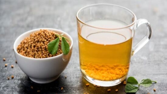 मेथीचे पाणी - हे एक शक्तिशाली वेदना शामक आहे. मेथीचे दाणे रात्री पाण्यात भिजवून सकाळी गाळून प्यावे. मेथीचे पाणी - हे एक शक्तिशाली वेदना शामक आहे. मेथीचे दाणे रात्री पाण्यात भिजवून सकाळी गाळून प्यावे.