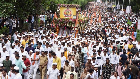 संतश्रेष्ठ ज्ञानेश्वर महाराज अन् तुकोबारायांच्या पालखीचं पुण्यनगरीत आगमन. (MAHENDRA KOLHE/HT PHOTO)
