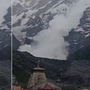 हिमस्खलनानंतर वेगाने खाली आला बर्फाचा ढिगारा, पाहा VIDEO