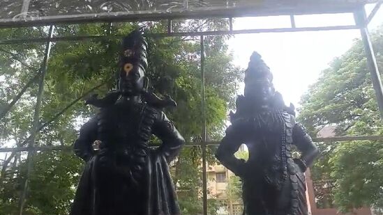 पंढरपूरची वारी म्हणजे संतांचा उत्सव, यंदा झी टॉकीजच्या विशेष आयोजनामुळे अधिकच रंगतदार होणार आहे. वाहिनीच्या वतीने दोन भव्य कॅन्टर ट्रकची उभारणी केली असून, त्याठिकाणी १२ फूट उंचीच्या विठोबा आणि रुक्मिणीच्या मूर्तींची स्थापना करण्यात आली आहे, ज्यामुळे वारीला एक विशेष आकर्षण मिळणार आहे.
