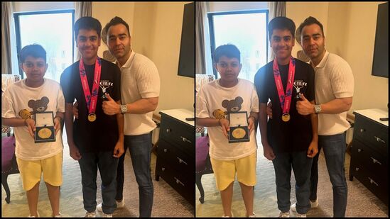 हॉटेलमध्ये तो आपल्या कुटुंबासमवेत टी-२० विश्वचषक विजयाचा आनंद साजरा करताना दिसला.