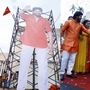 <p>कारण त्याच्या प्रेमाच्यामध्ये जालिंदर आहे. एकीकडे दुष्ट बाप आणि एकीकडे प्रेमळ सूर्यादादा. जालिंदरच्या दमदार भूमिकेत जेष्ठ अभिनेते डॉ. गिरीश ओक दिसणार आहेत . या मालिकेत ते खलनायकाची भूमिका साकारत आहेत. परिस्थितीने कितीही मात केली तरीही दादाला देवाची साथ आहे. या मालिकेच्या निमित्ताने ‘लागिर झालं जी’ नंतर नितीश चव्हाण पुन्हा एकदा कमबॅक करत आहे.</p>