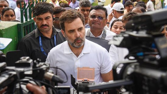 माध्यमांशी बोलताना राहुल गांधी (Sakib Ali/Hindustan Times)