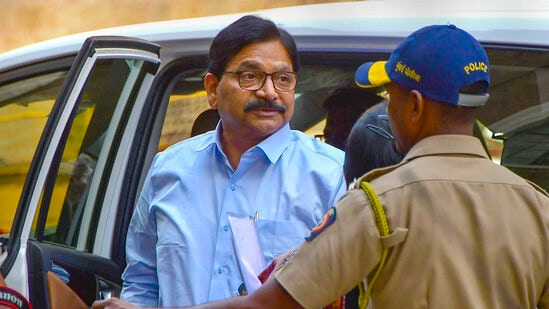 जोगेश्वरी जमिन घोटाळ्याप्रकरणी रवींद्र वायकरांना मुंबई पोलिसांनी दिली क्लीन चीट; सर्व गुन्हे मागे
