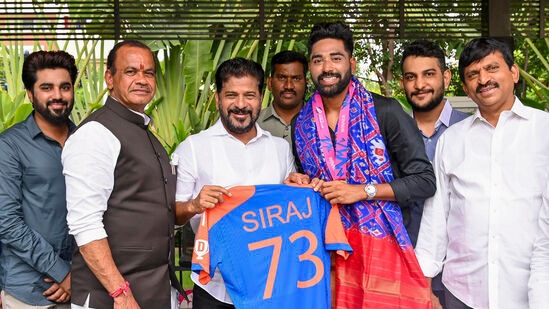 Mohammed Siraj : मोहम्मद सिराजला सरकारी नोकरी आणि भूखंड, वर्ल्ड चॅम्पियनसाठी मुख्यमंत्र्यांनी उघडला खजिना