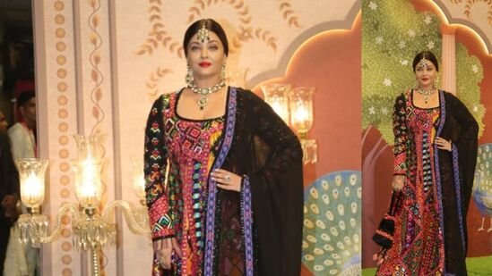 ऐश्वर्या राय ही कायमच तिच्या ग्लॅमरस लूकमुळे चर्चेत असते. सध्या तिचा अंबानींच्या रिसेप्शनमधील लूक चर्चेत आहे. ऐश्वर्या राय ही कायमच तिच्या ग्लॅमरस लूकमुळे चर्चेत असते. सध्या तिचा अंबानींच्या रिसेप्शनमधील लूक चर्चेत आहे.