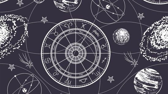 Today Horoscope 15 July 2024 : आज सिद्ध योग व बालव करण आहे. चंद्राचा शुक्राशी देखील योग होत आहे. कसा असेल सोमवारचा दिवस! वाचा थोडक्यात राशीभविष्य!