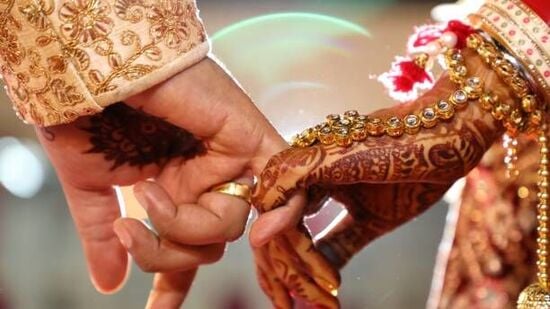 जुलैच्या या आठवड्यात बुधादित्य राजयोग अतिशय प्रभावी ठरेल. कर्क राशीत सूर्याच्या संक्रमणामुळे हा योग तयार होईल. प्रेमाच्या दृष्टीने सूर्याचे संक्रमण आणि बुधादित्य राजयोगाच्या शुभ प्रभावामुळे सिंह आणि धनु सह&nbsp;5 राशींसाठी हा आठवडा खूप&nbsp;चांगला राहील. तुमचे परस्पर संबंध सुधारतील. जे आधीच विवाहित आहेत, त्यांचे जोडीदारासोबतचे संबंध अधिक दृढ होतील. त्याचबरोबर कुटुंबातील इतर सदस्यांशीही संवाद वाढेल. चला तर मग जाणून घेऊया या आठवड्याचे साप्ताहिक प्रेम राशीभविष्य सविस्तर.