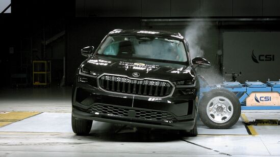 स्कोडा पुढील वर्षापर्यंत कोडियाक फेसलिफ्ट एसयूव्ही लाँच करणार आहे. युरो एनसीएपीने नुकत्याच घेतलेल्या क्रॅश टेस्टमध्ये भारताकडे जाणाऱ्या कोडियाक २०२४ एसयूव्हीला पंचतारांकित सुरक्षा मानांकन मिळाले आहे. नवीन कोडियाकने या वर्षाच्या सुरुवातीला जागतिक स्तरावर पदार्पण केले. आपल्या सेगमेंटमध्ये जीप मेरिडियन, एमजी ग्लॉस्टर यांसारख्या गाड्यांना टक्कर देणार आहे.