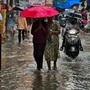 <p>मुंबईसह किनारपट्टीवर पावसाचा जोर वाढला आहे. मुंबईत पुढील काही तासांत पावसाचा जोर वाढणार आहे. दरम्यान, मध्यरात्रीपासून मुंबईत पावसाने हजेरी लावली आहे. या पावसामुळे अनेक सखल भागात पाणी साचल्याचं वृत्त आहे.&nbsp;</p>