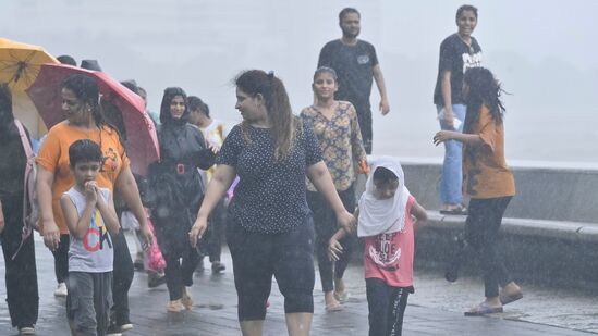 राज्यात पावसाचा कहर! कोकण, विदर्भाला झोडपलं; मुंबई, पुण्यासह 'या' ठिकाणी अतिवृष्टीचा इशारा 
