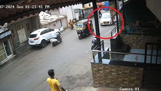 पिंपरीत हीट अँड रनचा थरार! भरधाव कारनं पादचारी महिलेला उडवलं; कार चालक फरार, व्हिडिओ व्हायरल