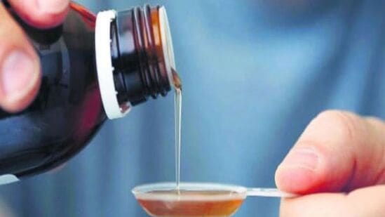 धक्कादायक! खोकल्याच्या औषधांमध्ये विष! तब्बल १०० पेक्षा अधिक कफ सिरप गुणवत्ता चाचणीत झाले फेल!
