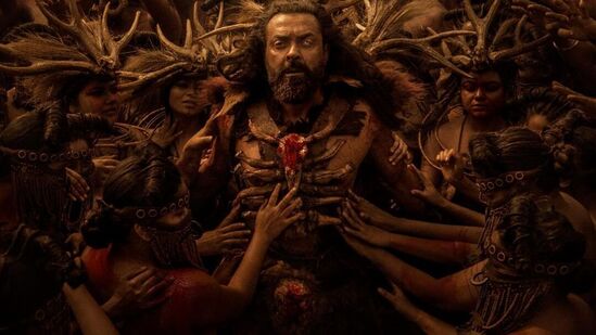 'आश्रम' आणि रणबीर कपूरच्या 'ॲनिमल' या चित्रपटांनंतर बॉबी देओलने असे पुनरागमन केले आहे की, त्याच्याकडे चित्रपटांची रांग लागली आहे. जवळपास ३०० कोटी रुपये खर्चून बनलेला त्याचा 'कांगुवा' हा चित्रपट यावर्षी १० ऑक्टोबरला प्रदर्शित होत आहे.