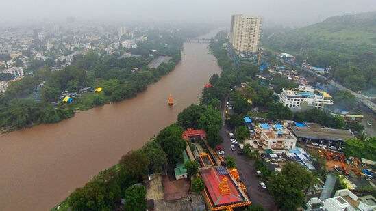 पुणे, पिंपरी चिंचवडमधील शाळांना सुट्टी; मुख्याध्यापक, शिक्षकांना मात्र शाळेत जाऊन करावे लागणार काम
