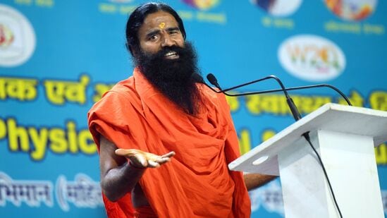 रामदेव बाबांना हायकोर्टचा दणका! पतंजली आयुर्वेदवर ४ कोटींचा दंड, न्यायालयाच्या आदेशाचे केले उल्लंघन भोवले