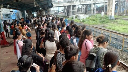 तांत्रिक बिघाडामुळे पश्चिम रेल्वेची लोकल सेवा विस्कळीत
