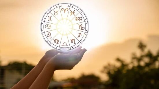 Today Horoscope 1 August 2024 : व्याघात योग आणि अहोरात्र तैतील व वणिज करण राहील. आज प्रदोष व्रत असून, योग-संयोगात कसा जाईल आजचा गुरुवार महिन्याचा पहिला दिवस! वाचा थोडक्यात राशीभविष्य!